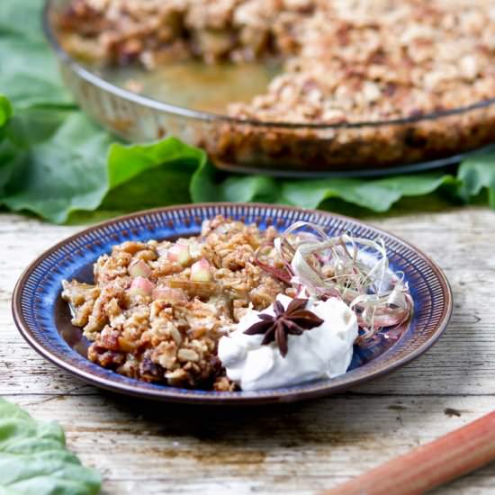Rhubarb crumble