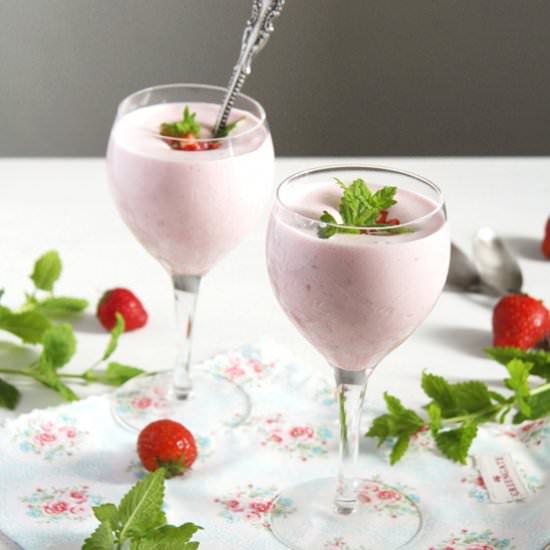 Romanian Strawberry Foam