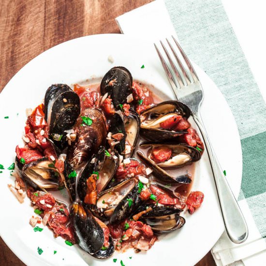 Mussels with Garlic and Tomatoes