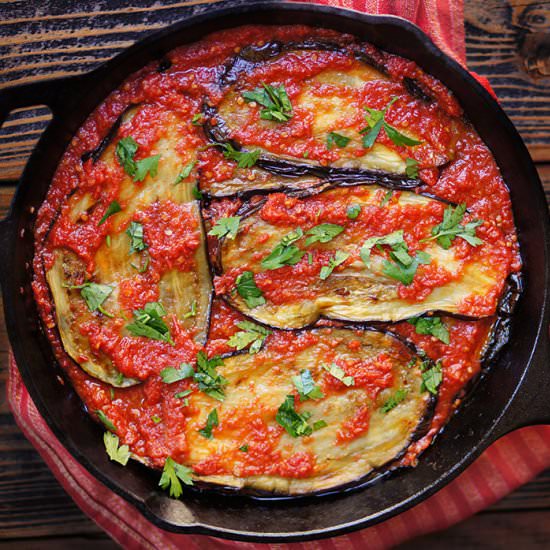Eggplants in Tomato-Garlic Sauce
