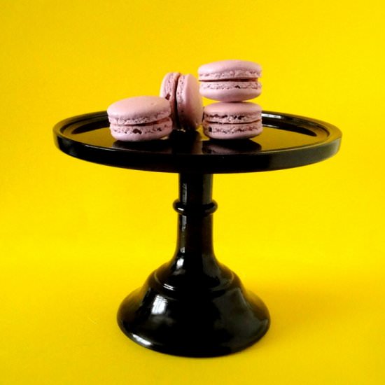 Berry cheesecake macarons