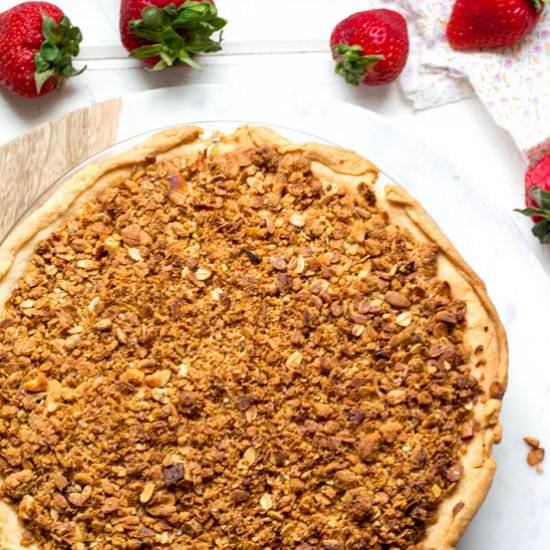 Strawberry Rhubarb Crumble Pie
