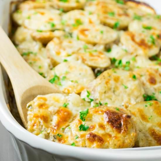 White Cheddar Scalloped Potatoes