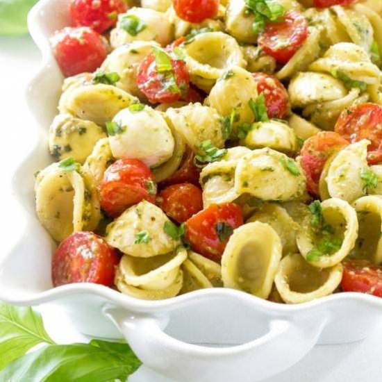 Caprese Pesto Pasta Salad