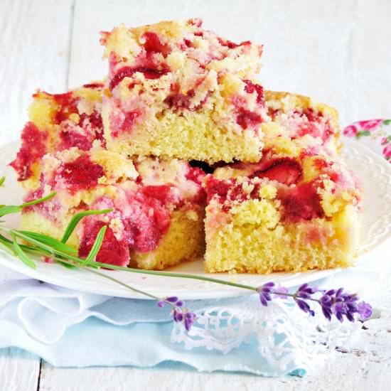 sponge cake with fruit