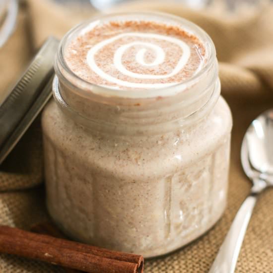 Healthy Cinnamon Roll Oatmeal