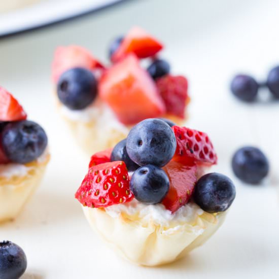 Whipped Cream Berry Bites