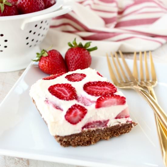 Frozen Strawberry Cheesecake Bars