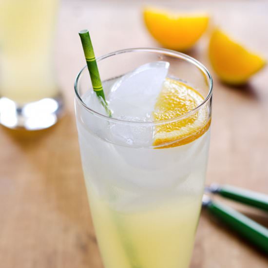 Easy Lemonade with Honey