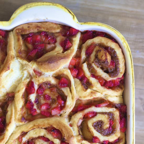 Strawberry Rhubarb Cinnamon Rolls