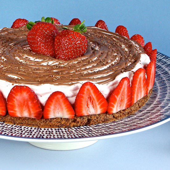 Strawberry Mousse Cake – GF