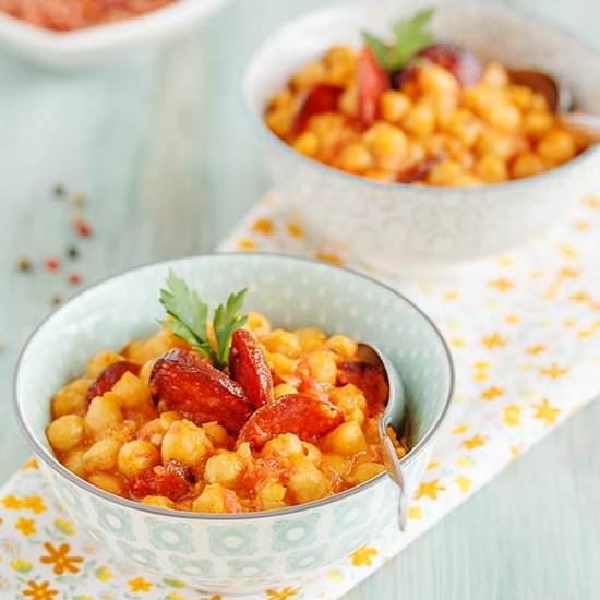 Chickpeas with tomatoes and chorizo