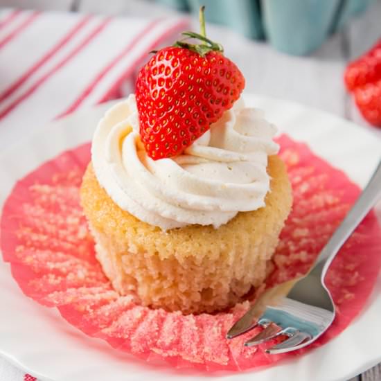 Strawberry White Chocolate Cupcakes