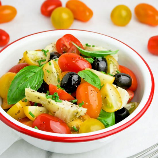Tomato and artichoke salad