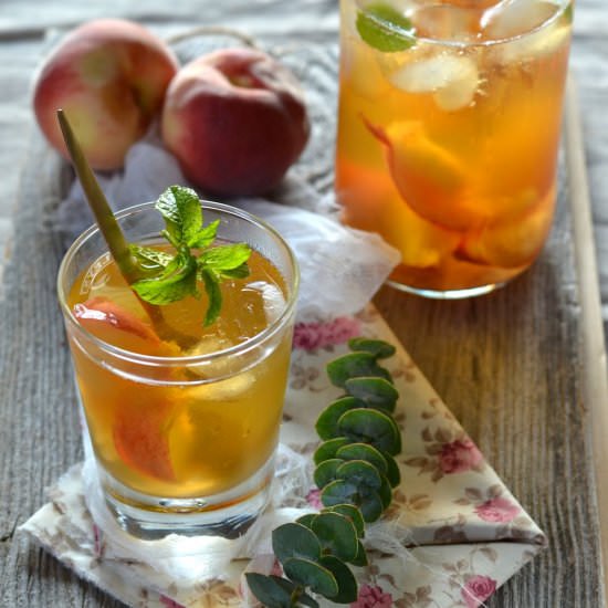 Homemade Peach and Mint Ice Tea