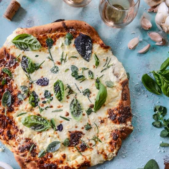 white pizza with garlic sauce
