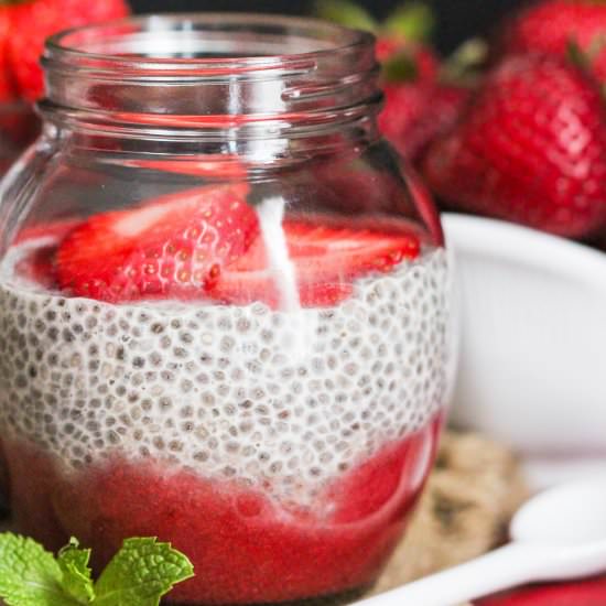 Healthy Strawberry Chia Pudding