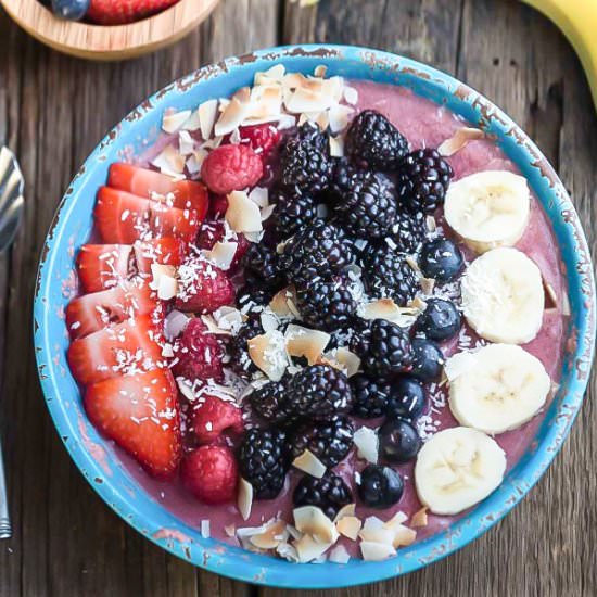 Mixed Berry Detox Smoothie Bowl