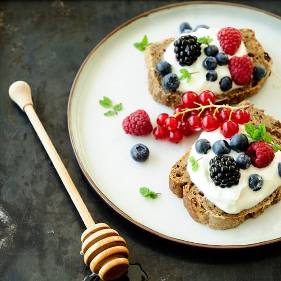 Fromage Blanc Sandwiches with Fruit