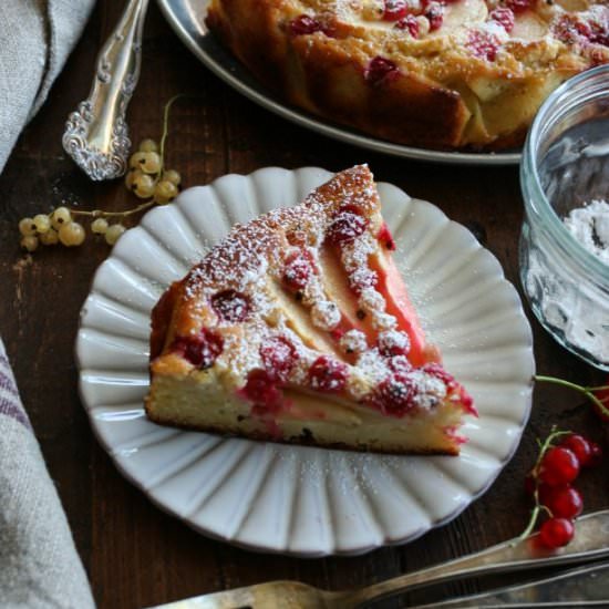 Apple Currant Yogurt Cake