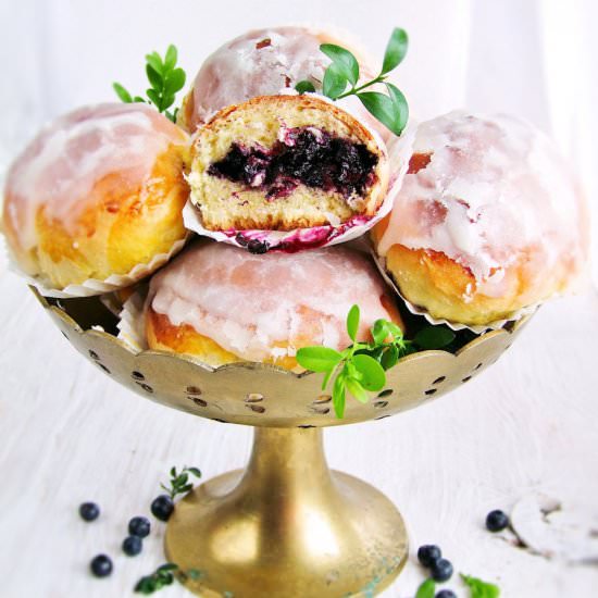 buns with berries