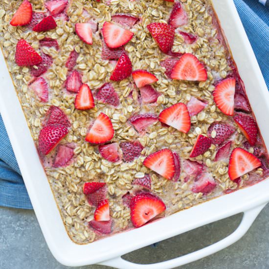 Strawberry Banana Baked Oatmeal