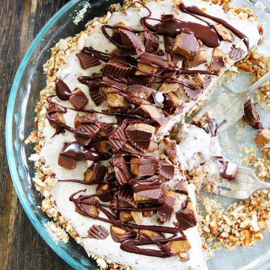 Peanut Butter Pretzel Ice Cream Pie