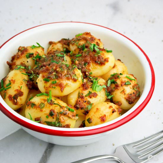 Baby potatoes with sun-dried tomato