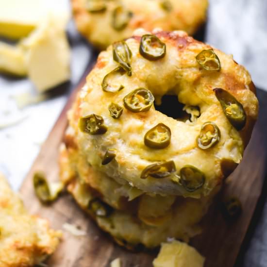 Spicy Jalapeño Cheddar Cheese Bagel
