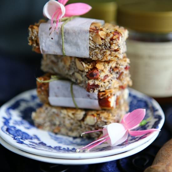 Muesli Bars w/ Bee Pollen & Coconut