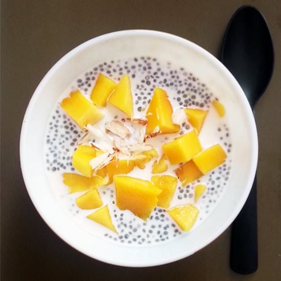 Chia Mango Pudding
