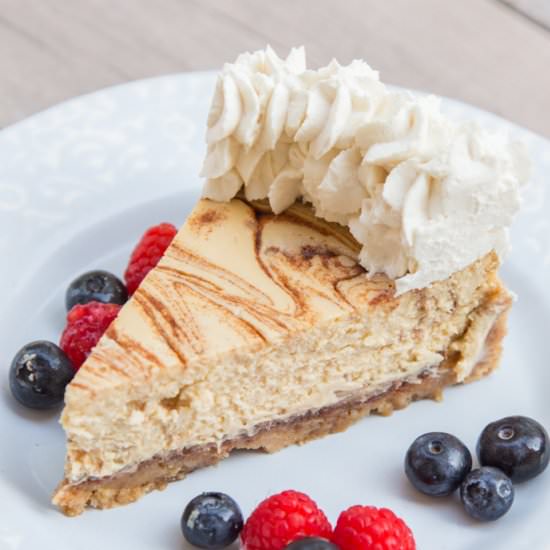 Cinnamon Roll Cheesecake