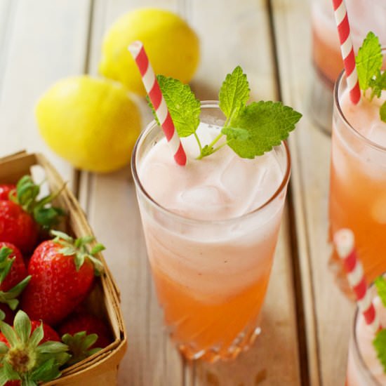 One Minute Strawberry Lemonade