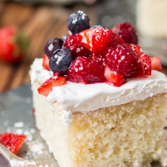 berry white yogurt cake
