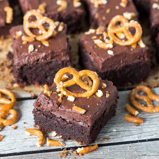 Nutella Brownies with a Pretzels