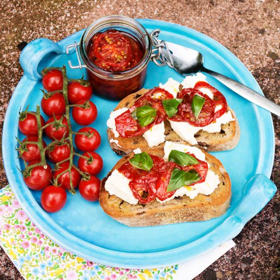 Sun dried Tomato Bruschetta