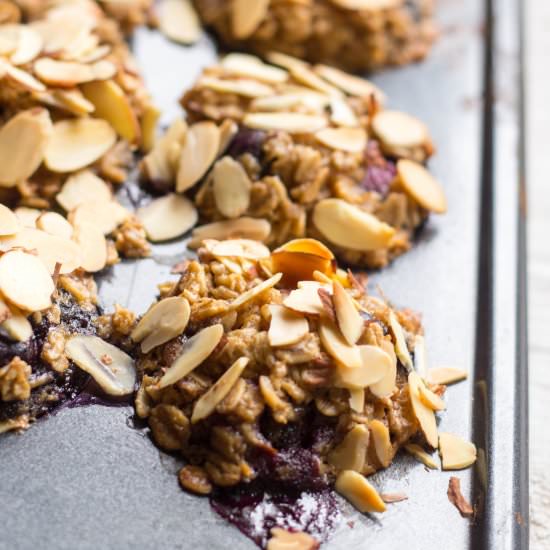 Blueberry Almond Baked Oatmeal Cups