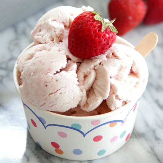 No-Churn Strawberry Ice Cream