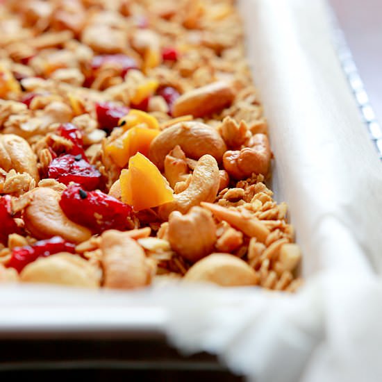 Cashew, Mango, Yuzu Crunchy Granola