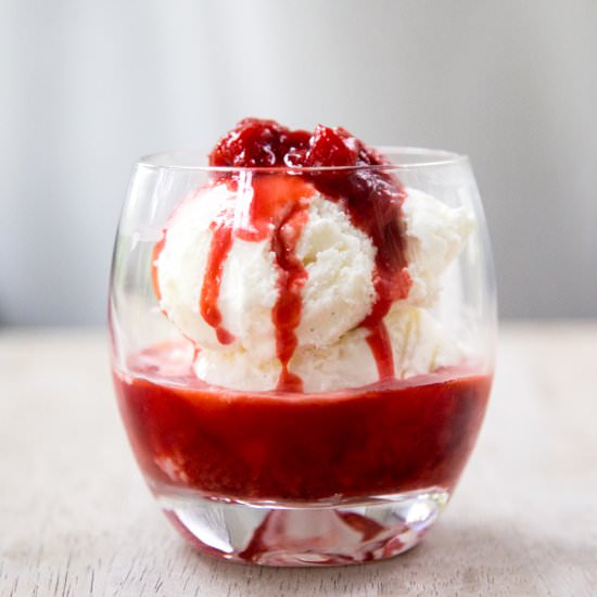 Eggless Strawberry Sundae