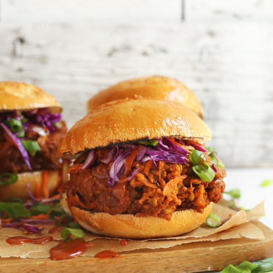 The Best Vegan Pulled Pork Sandwich