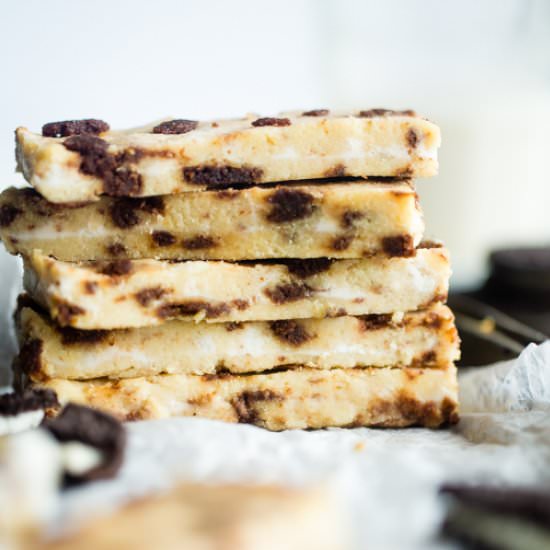 Paleo Cookies N’ Cream Protein Bars