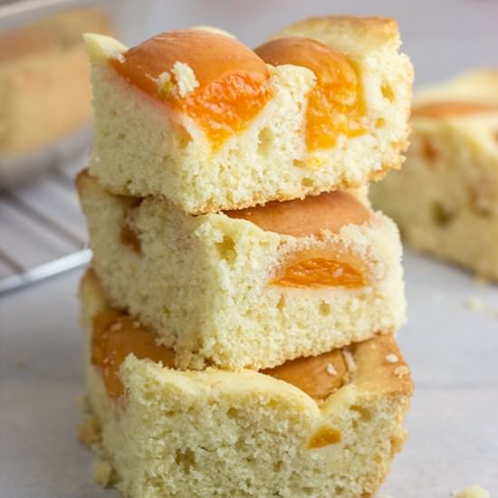 Fresh Apricot Cake (Aprikosenkuchen)