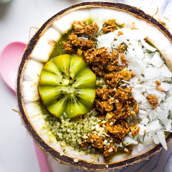 Coconut Kiwi Green Smoothie Bowl