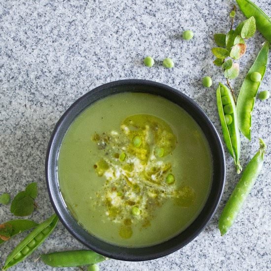 Pea and pesto soup