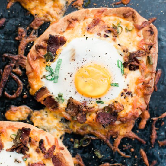 Egg and Bacon Breakfast Naan Pizza