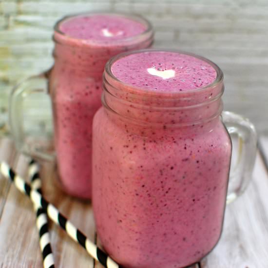 Kale Spinach & Berry Smoothie
