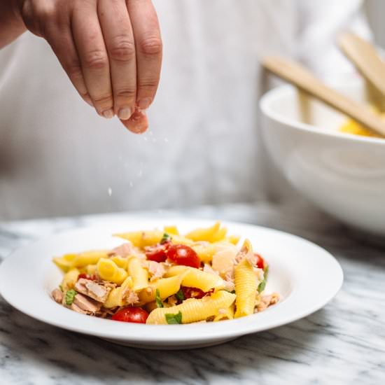 Pasta with tuna and tomatoes