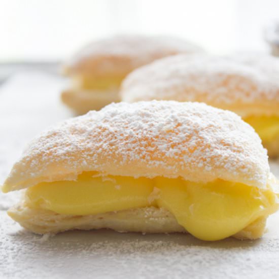 Sporcamuss Italian Cream Filled Puff Pastry