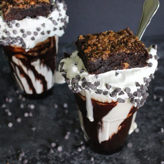MONSTER PEANUT BUTTER BROWNIE SHAKE